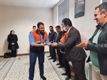 حضور بیات بخشدار زنجانرود در اداره راهداری و حمل و نقل جاده ای زنجانرود و تجلیل از کارکنان نمونه