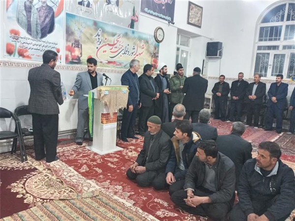 حضور بخشدار زنجانرود در مراسم سوگواری شهادت حضرت فاطمه زهرا (س) در مسجد روستای نصیرآباد