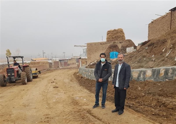 بازدید بخشدار زنجانرود از اصلاح راه روستای رضا آباد