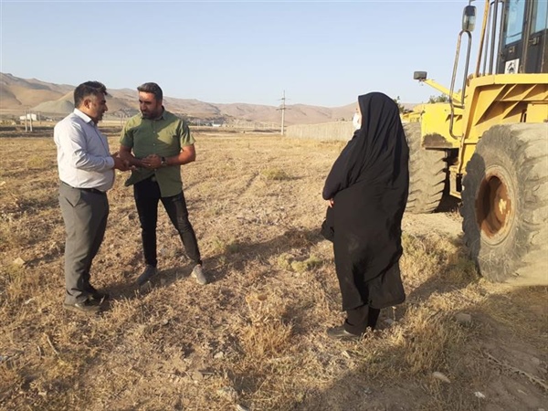 بازدید بخشدار زنجانرود از ماشین آلات شرکت تعاونی دهیاران بخش