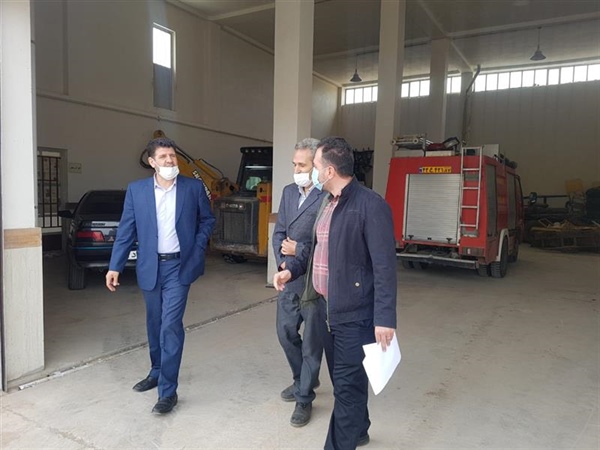 حضور سر زده بخشدار زنجانرود در شهرداری نیک پی و بررسی تجهیزات آتش نشانی شهر
