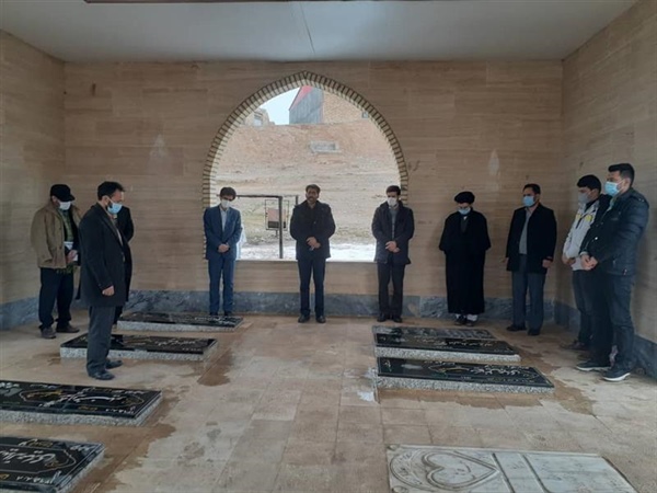 مراسم غبار روبی مزار شهدای روستای قره بوطه با حضور ولی بیگلوئی بخشدار زنجانرود