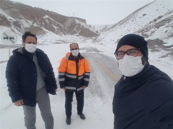 بازدید بخشدار زنجانرود از مسیر جاده ماهنشان بدلیل مسدودی مسیر در اثر کولاک