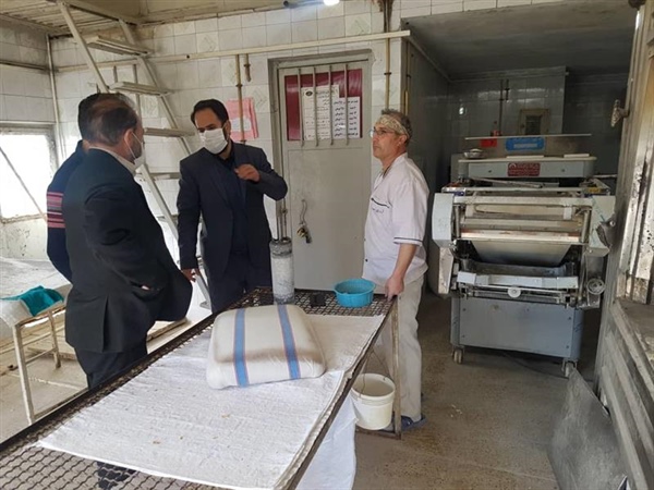 بررسی وضعیت نانوایی روستای قره بوطه توسط بخشدار زنجانرود