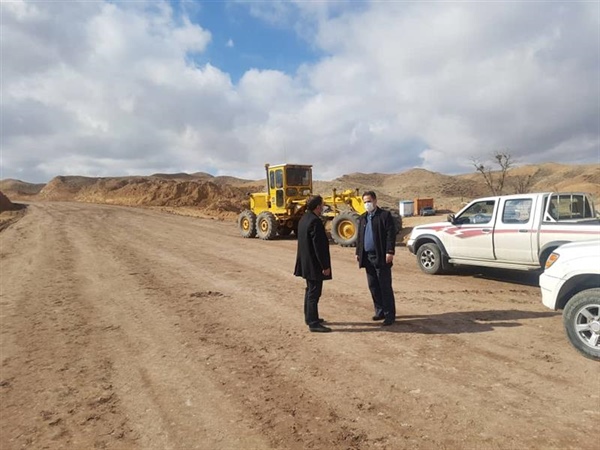 بازدید بخشدار زنجانرود از آماده سازی محل دفن پسماند روی در اراضی سردهات