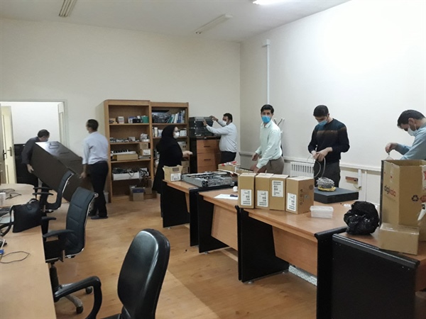 ساماندهی تجهیزات و دستگاه های موجود در اتاق سرور استانداری زنجان