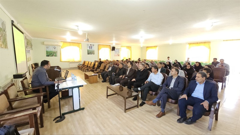 برگزاری جلسه آموزشی آشنایی کاربران رایانه ای شعب انتخابات دوازدهمین دوره انتخابات الکترونیکی مجلس شورای اسلامی ( شهرستان طارم )