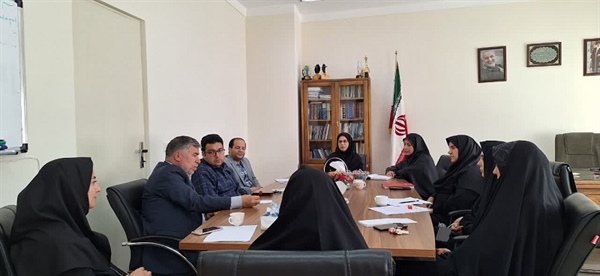 نشست کاری همکاران دفتر با دکتر ندرلو مدیرکل دفتر امور اجتماعی و فرهنگی استانداری