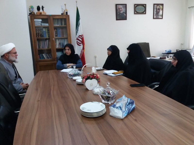 نشست مدیر حوزه علمیه خواهران استان با دکتر ندرلو مدیرکل اجتماعی و فرهنگی