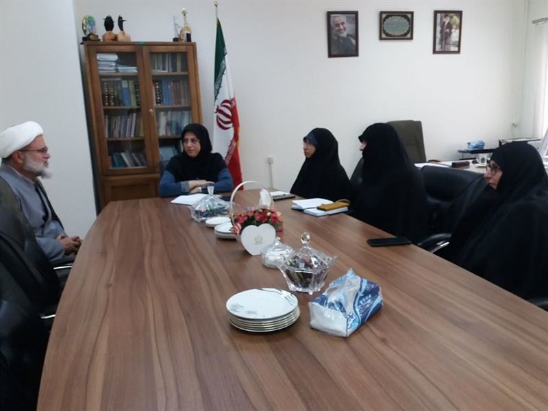 نشست مدیر حوزه علمیه خواهران استان با دکتر ندرلو مدیرکل اجتماعی و فرهنگی