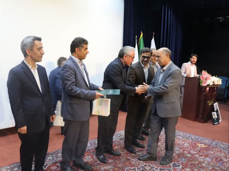 جشنواره بیست و هفتمین دوره خیرین مدرسه ساز و مدرسه یار با تجلیل از خیران مدرسه ساز استان زنجان از سوی مسئولان مجمع خیرین کشور و مسئولین استانی