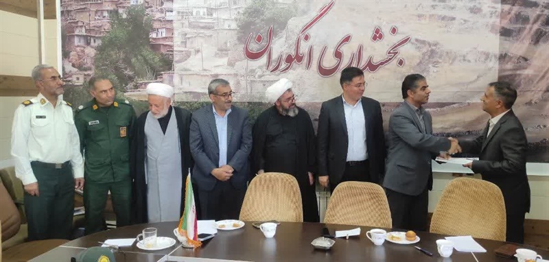 جمهوری اسلامی ریشه در دل مردم ایران دارد.