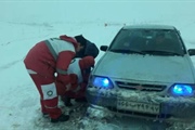 هلال احمر زنجان به خودروهای در راه مانده امدادرسانی کرد