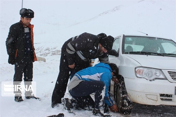 تردد در چهار گردنه استان زنجان با زنجیرچرخ صورت می‌گیرد