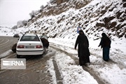 برف و کولاک راه ۱۷ روستای استان زنجان را بست