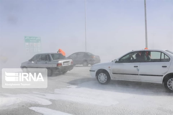 کولاک در جاده‌های زنجان و ضرورت استفاده از زنجیر چرخ