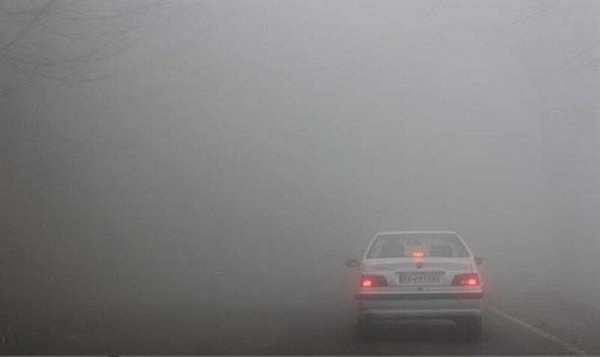 مه دید افقی رانندگان را در جاده‌های زنجان کاهش داده است