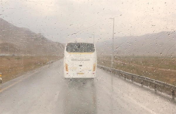 رانندگان در جاده‌های بارانی زنجان با سرعت مطمئنه حرکت کنند