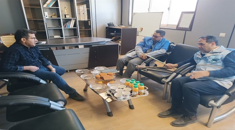 بابایی مدیرکل مدیریت بحران استان از دو شرکت بزرگ سازنده خانه های آماده فایبرگلاس و میلگردهای کامپوزیتی و ... بازدید کرد
