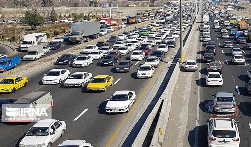 جاده های زنجان لغزنده و پرترافیک است