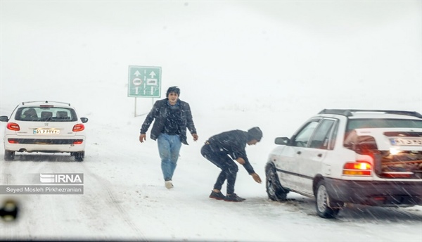 تردد در راه‌های کوهستانی زنجان با زنجیر چرخ امکان‌پذیر است