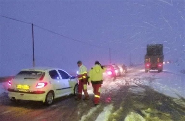 نجاتگران زنجان به بیش از چهار هزار نفر در راه مانده امداد رسانی کردند
