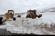 بارش برف سنگین ۴۷ راه روستایی زنجان را بست