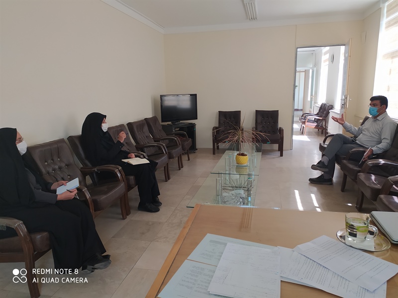 نشست مشترک دفتر امور زنان و خانواده با دکتر حاتمی مشاور  حوزه خانواده به منظور بررسی طرح های خانواده موفق برگزار گردید.