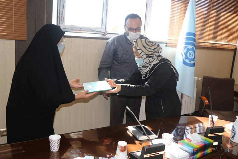 جلسه گرامیداشت هفته زن و چهل و دومین سالگرد پیروزی انقلاب اسلامی در فنی و حرفه ای استان برگزار شد.