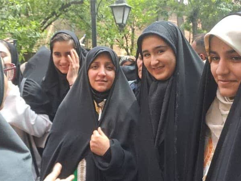 تقدیر از دختر برگزیده زنجانی  توسط معاونت زنان و خانواده ریاست جمهوری