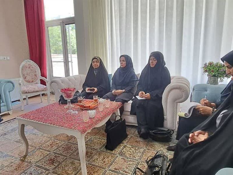 دیدار مدیرکل دفتر امور زنان و خانواده استانداری زنجان با کودکان دختر مرکز پرتو مهر یزدان