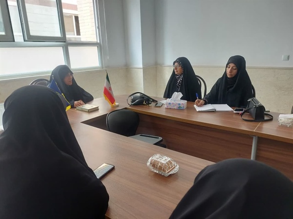 دیدار مدیرکل دفتر امور زنان و خانواده استانداری با مدیر و اعضای کادر مدرسه علمیه تخصصی نورالزهرا(س)