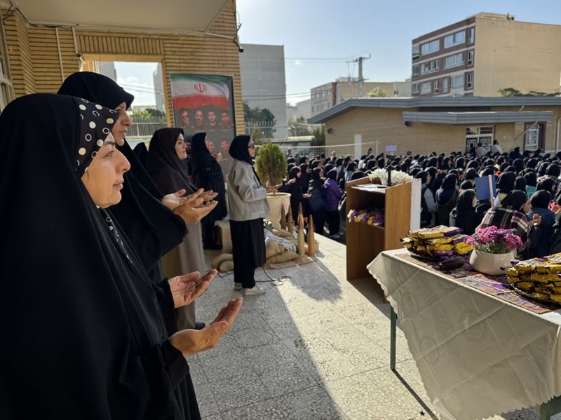 زنگ آغاز سال تحصیلی در دبیرستان دخترانه زنده یاد روغنی به صدا درآمد