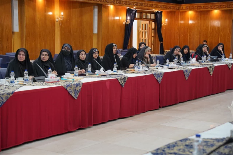 حضور دکتر کریمخانلویی در دوره آموزشی «مدیر در قامت مربی» ویژه فرمانداران و مدیران زن کشور