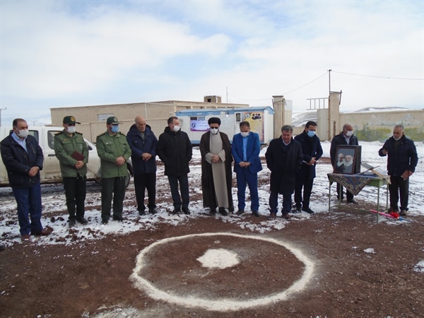 کلنگ زنی عملیات بهسازی ۱۴ واحدی مجموعه سازی گوزلدره با حضور رحمانی فرماندار شهرستان سلطانیه، حجت‌الاسلام حسینی نسب امام جمعه شهرستان و جمعی از مسئولین شهرستان