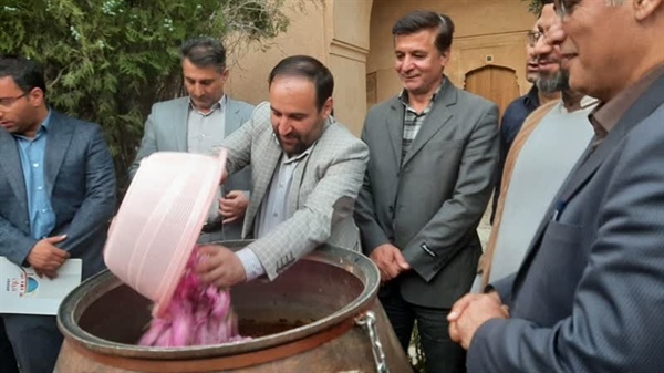 برگزاری اولین دوره جشنواره گل محمدی و گلابگیری در سلطانیه