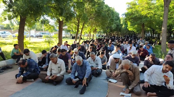 شهدای گمنام سلطانیه میزبان مردم سلطانیه در مراسم دعای عرفه