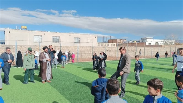 بهره برداری  چمن مصنوعی در روستای قره بلاغ