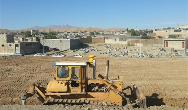 🔸تسطیح زمینهای اطراف آرامستان در روستای یامچی جهت احداث دیوار ،...