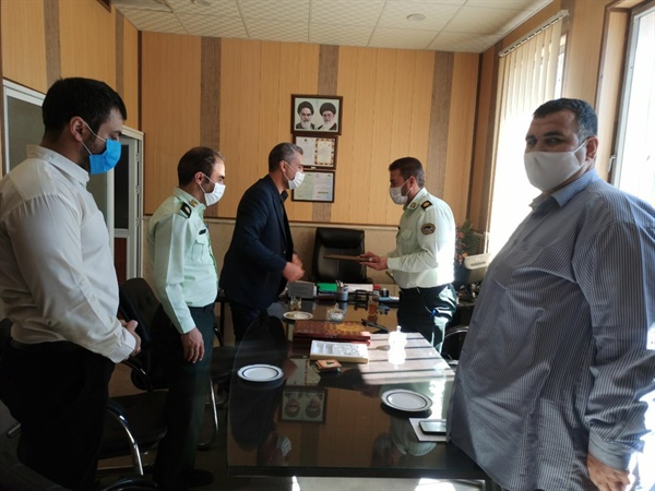 دیدار حقیقی بخشدار مرکزی زنجان با رئیس و کارکنان #کلانتری_۱۵_زنجان و قدردانی از زحمات ایشان به مناسبت هفته نیروی انتظامی   👈پیام توسعه آبادی @P_T_Abadi