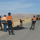 🔸لکه گیری مسیر دسترسی روستای چوره ناب توسط اداره راهداری و حمل و نقل جاده ای شهرستان   👈پیام توسعه آبادی @P_T_Abadi