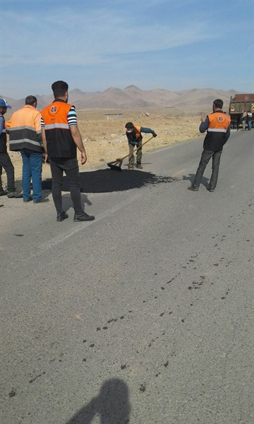 🔸لکه گیری مسیر دسترسی روستای چوره ناب توسط اداره راهداری و حمل و نقل جاده ای شهرستان   👈پیام توسعه آبادی @P_T_Abadi