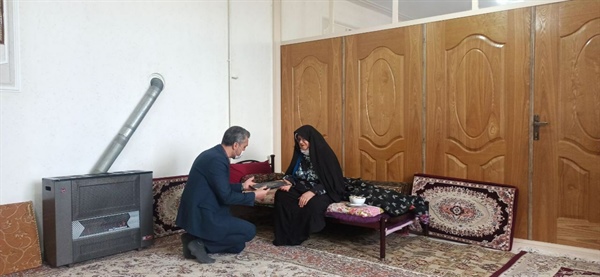 🔸دیدار حقیقی بخشدار مرکزی زنجان با مادر بزرگوار شهید والامقام اکبر حسنی در روستای اسفجین به مناسبت ایام الله دهه مبارک فجر   👈پیام توسعه آبادی @P_T_Abadi