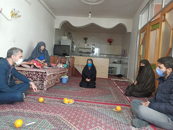 🔸دیدار حقیقی بخشدار مرکزی زنجان با مادر بزرگوار #شهید_والامقام_حسین_قدیمی در روستای دیزج آباد به مناسبت ایام الله دهه مبارک فجر  👈پیام توسعه آبادی @P_T_Abadi