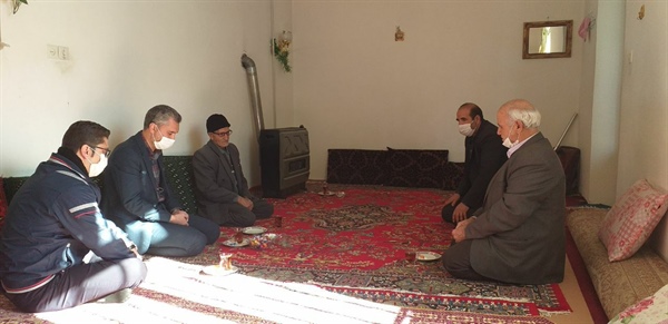 🔹دیدار حقیقی بخشدار مرکزی زنجان با پدر بزرگوار #شهید_والامقام_محمد_پرویزی در روستای بناب به مناسبت ایام الله دهه مبارک فجر  👈پیام توسعه آبادی @P_T_Abadi