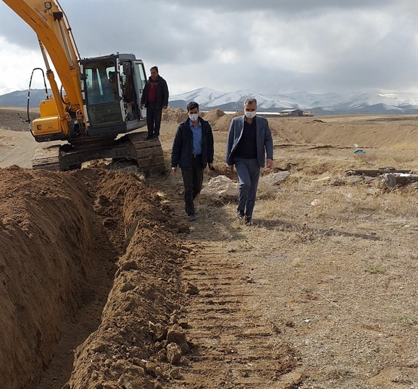 🔸بازدید حقیقی بخشدار مرکزی زنجان و مهندس افشار مسئول پروژه های بسیج سازندگی بخش از پروژه انتقال آب مجتمع معجزات و دیدار با اهالی آقجه پیره و بررسی و حل و فصل مشکلات پروژه    👈پیام توسعه آبادی @P_T_A