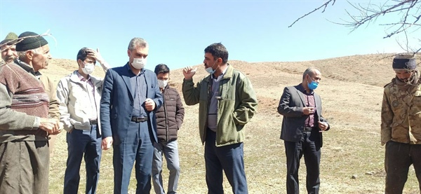 🔺بازدید حقیقی بخشدار مرکزی زنجان، افشار مسئول پروژه های بسیج سازندگی بخش و نصیر مقدم مدیر بهره برداری و توسعه شبکه آبفای استان از پروژه آبرسانی روستای دهشیر سفلی و دیدار با اهالی و بررسی مشکلات پروژه