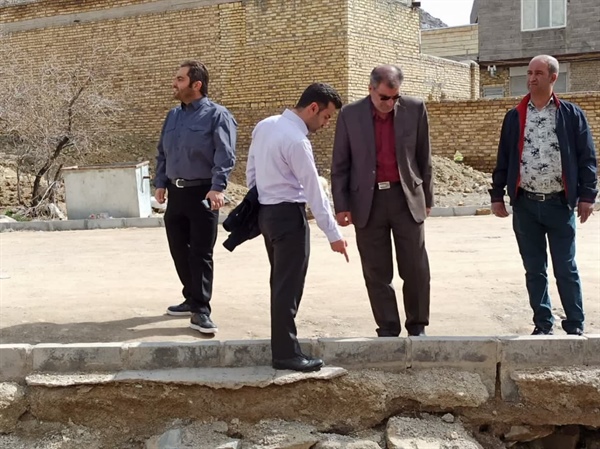 بازدید میدانی دکتر حسنلو فرد بخشدار مرکزی زنجان به اتفاق کارشناس عمرانی بخشداری از روستای پایین کوه