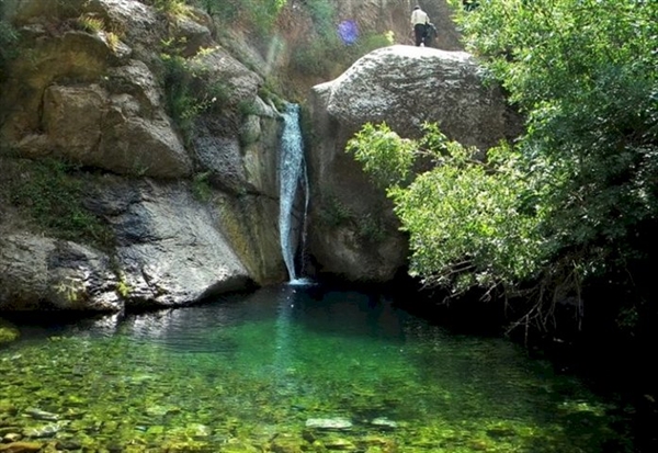 آبشار هشترخان ، روستای لار  جاذبه ی گردشگری بخش مرکزی زنجان