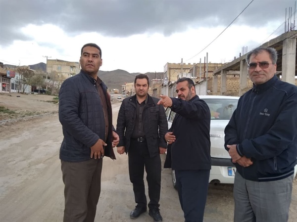 بازدید میدانی مدیر کل امور روستایی و شوراهای استانداری زنجان ، بخشدار مرکزی زنجان به اتفاق رئیس بنیاد مسکن شهرستان زنجان از تعریض ورودی روستای پایین کوه
